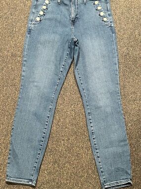 High-Waist Women's Jeans with Button Pocket Detail